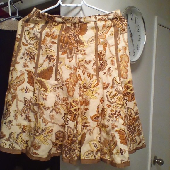 Gold Skirt - Picture 5 of 5